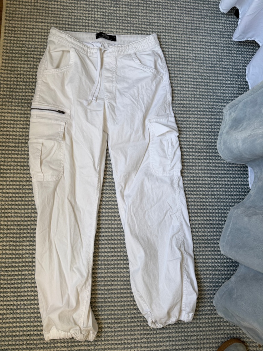 Hollister White Cargo pants, adjustable rise parachute baggy sz S